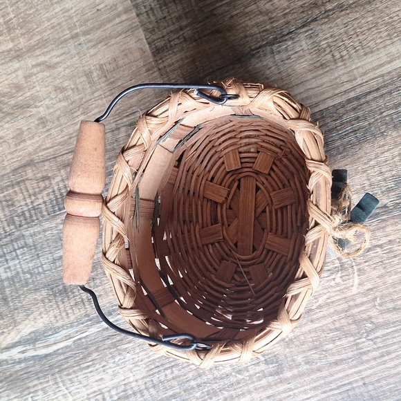 Little Christmas Tree Wicker Basket - Picture 2 of 6